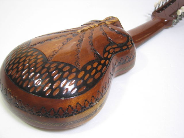 10弦民族楽器チャランゴ ケース付属 民族楽器木製 ケース付き