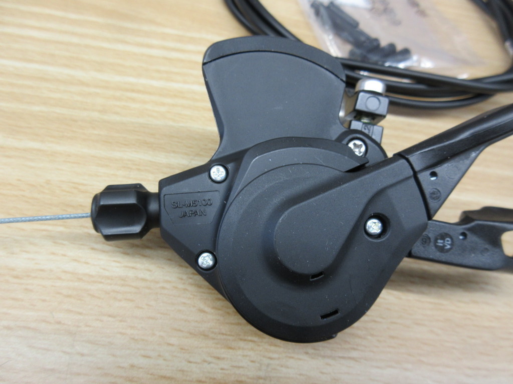 シマノ/DEORE　11Sシフトレバー　SL-M5100-R・バンド式　ギアディスプレイ付/11速