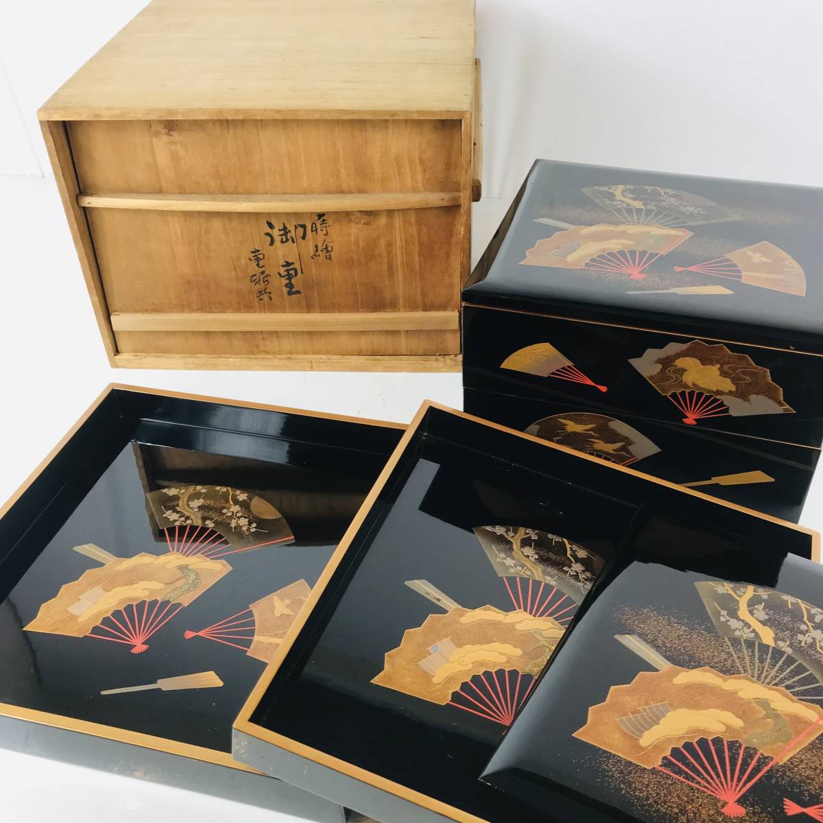 秀衡塗　重箱　三段重　菊紋　漆器　天然木　7寸×6.5寸　専用箱　未使用品　美品 秀衡塗 重箱 三段重 菊紋 漆器 天然木 7寸×6.5寸 専用箱 秀衡塗 秀衡