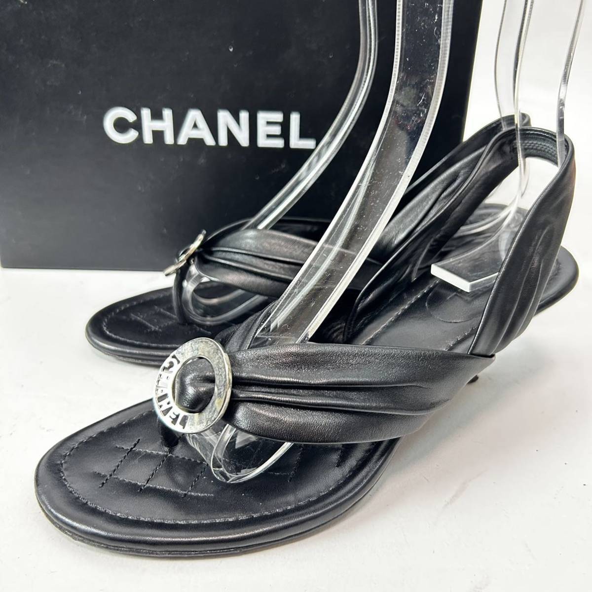 b73 CHANEL シャネル 05C トングサンダル ラムレザー G24489 ビーチサンダル BLACK ロゴ プレート 37C イタリア製 正規品 約23.5〜24cm