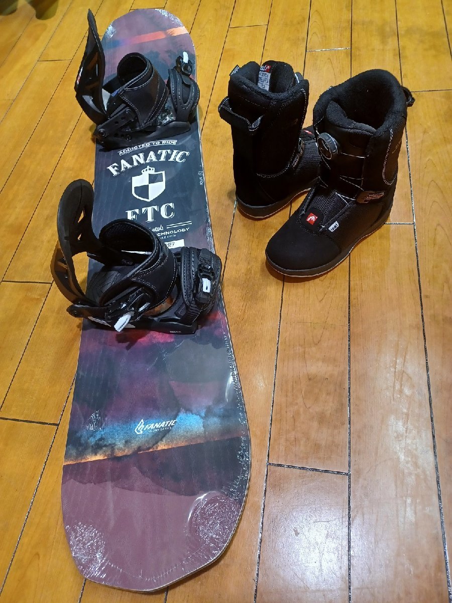 新品と中古 本格キッズスノボー3点セット 新品FANATIC FTC JR 127cm 中古HEAD P JR S（18.5～22.5cm対応）中古HEAD JR BOA 20.5～21.5㎝