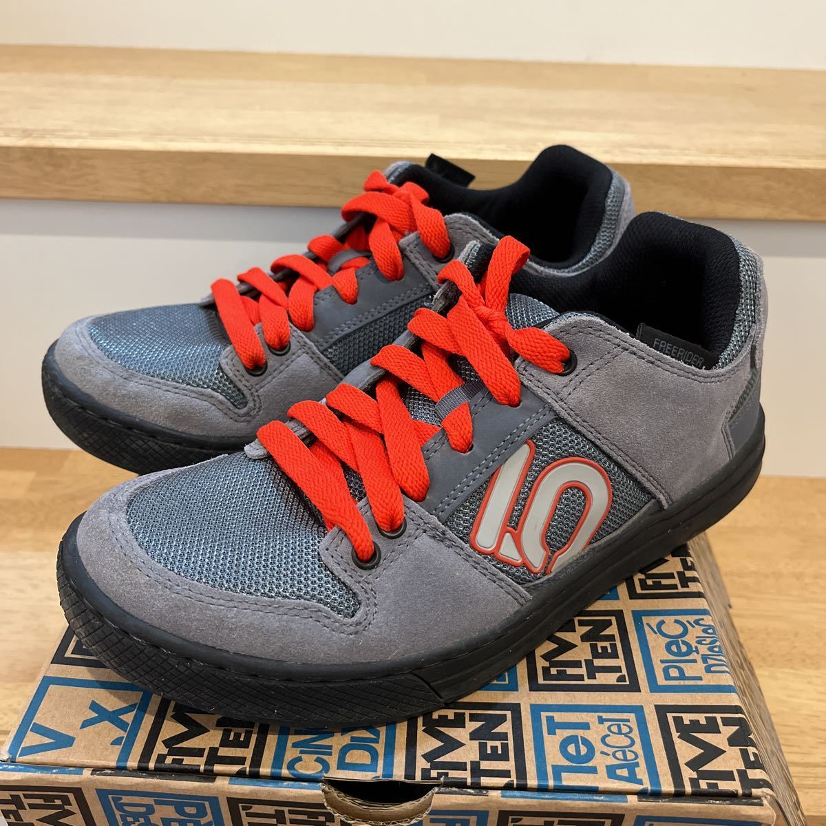 ファイブテンFIVETENフリーライダーFREERIDER US7.5 UK6.5 JP25.5cm GREY/ORANGE3回使用よみ /ダウンヒル MTB グラベル 箱付き 