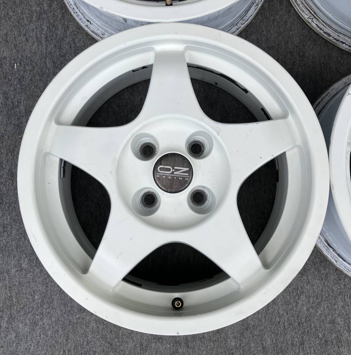 OZ クロノ 15インチ pcd100 Toyo r888rバリ山 OZ クロノ 15インチ pcd100 Toyo r888rバリ山