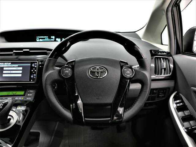 プリウス30系 ガングリップステアリングとインテリアパネル19Pと  