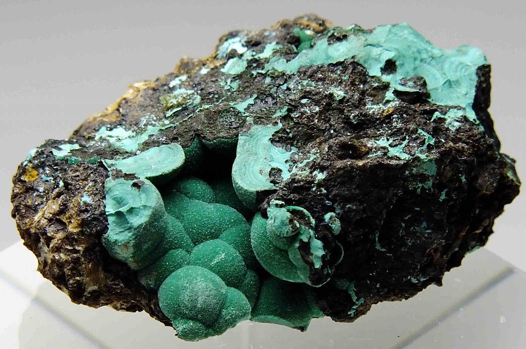 □ 天然石/鑑賞石 □ 菱マンガン鉱（ロードクロサイト）？ ぶどう状