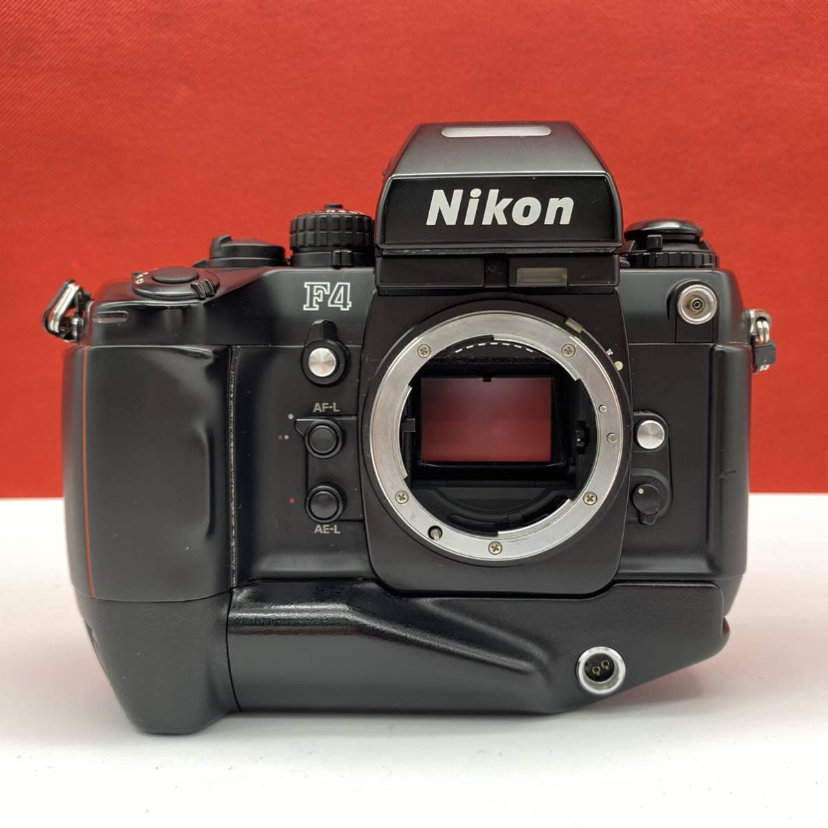 ◇A Nikon F4 一眼レフカメラ フィルムカメラ ボディ MB-21 バッテリー 