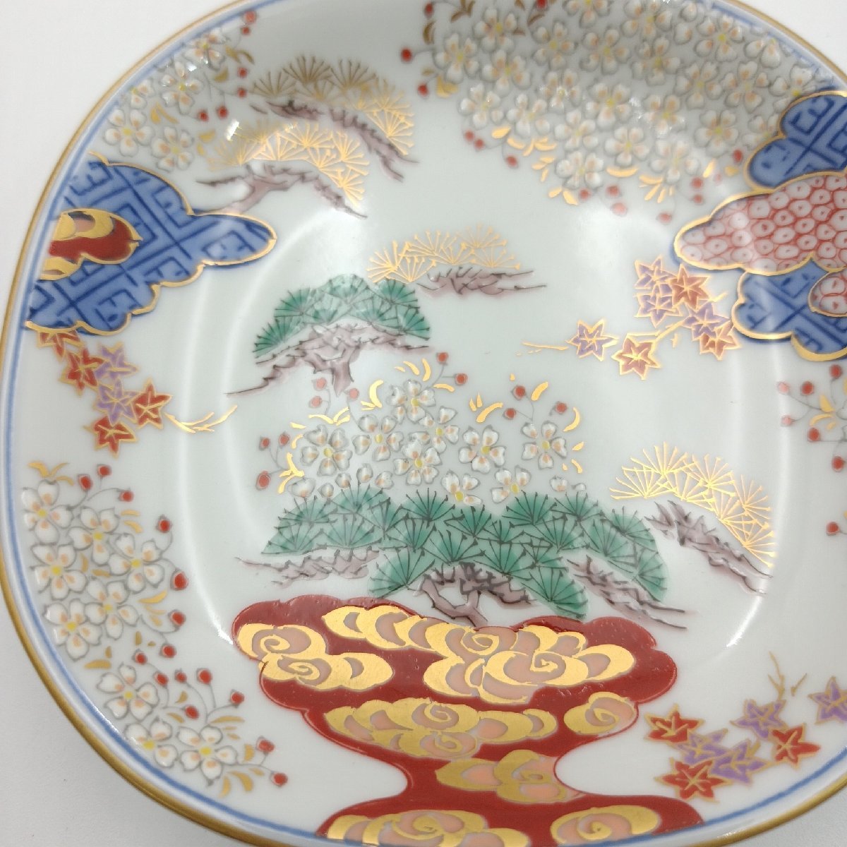 お得，定番人気】 有田焼 其泉窯 其泉作 染錦春秋紋 小皿