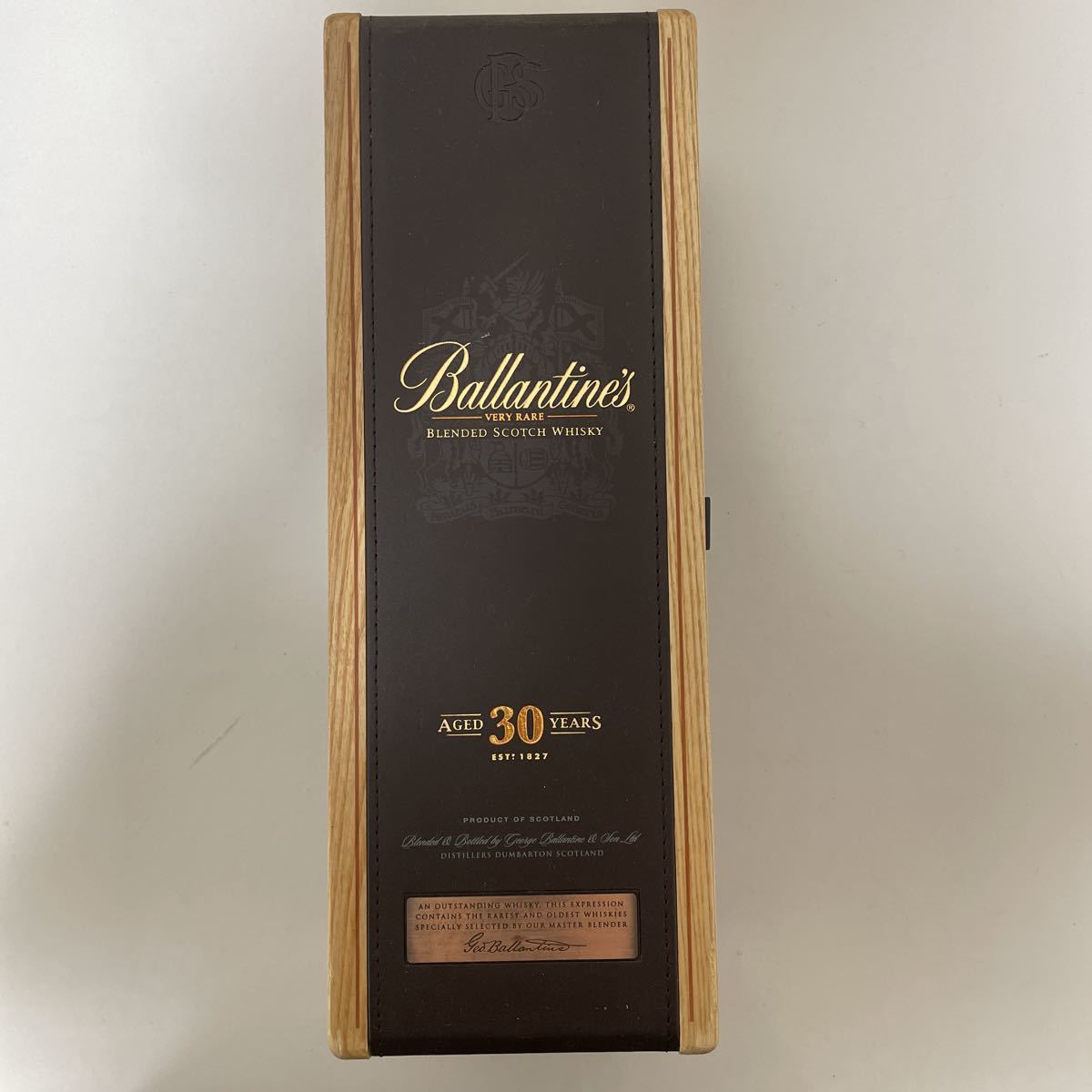 バランタイン 30年 700ml : 40度 木箱入り 未開封バランタイン30年 43 