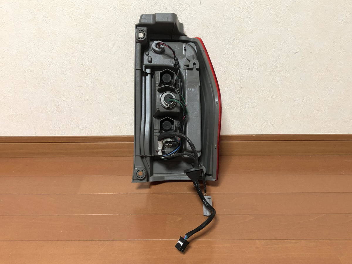 LA600S LA610S タント 純正 左テールランプ 純正 タント LA600S 運転席