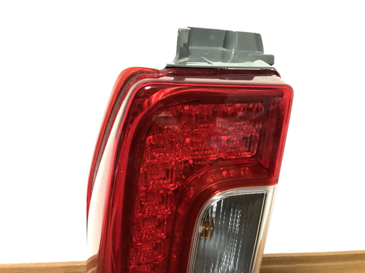 LA600S LA610S タント 純正 左テールランプ 純正 タント LA600S 運転席