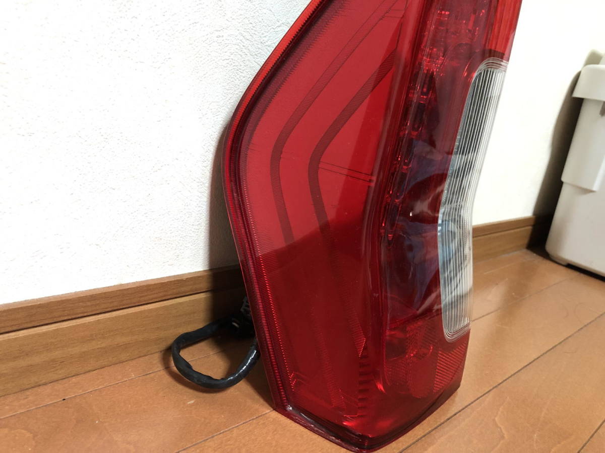 LA600S LA610S タント 純正 左テールランプ 純正 タント LA600S 運転席