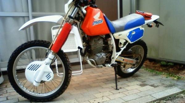 A出品 □XLR250R[MD20/22] XR250R[ME06] UFOフォーク&ディスクガードSET