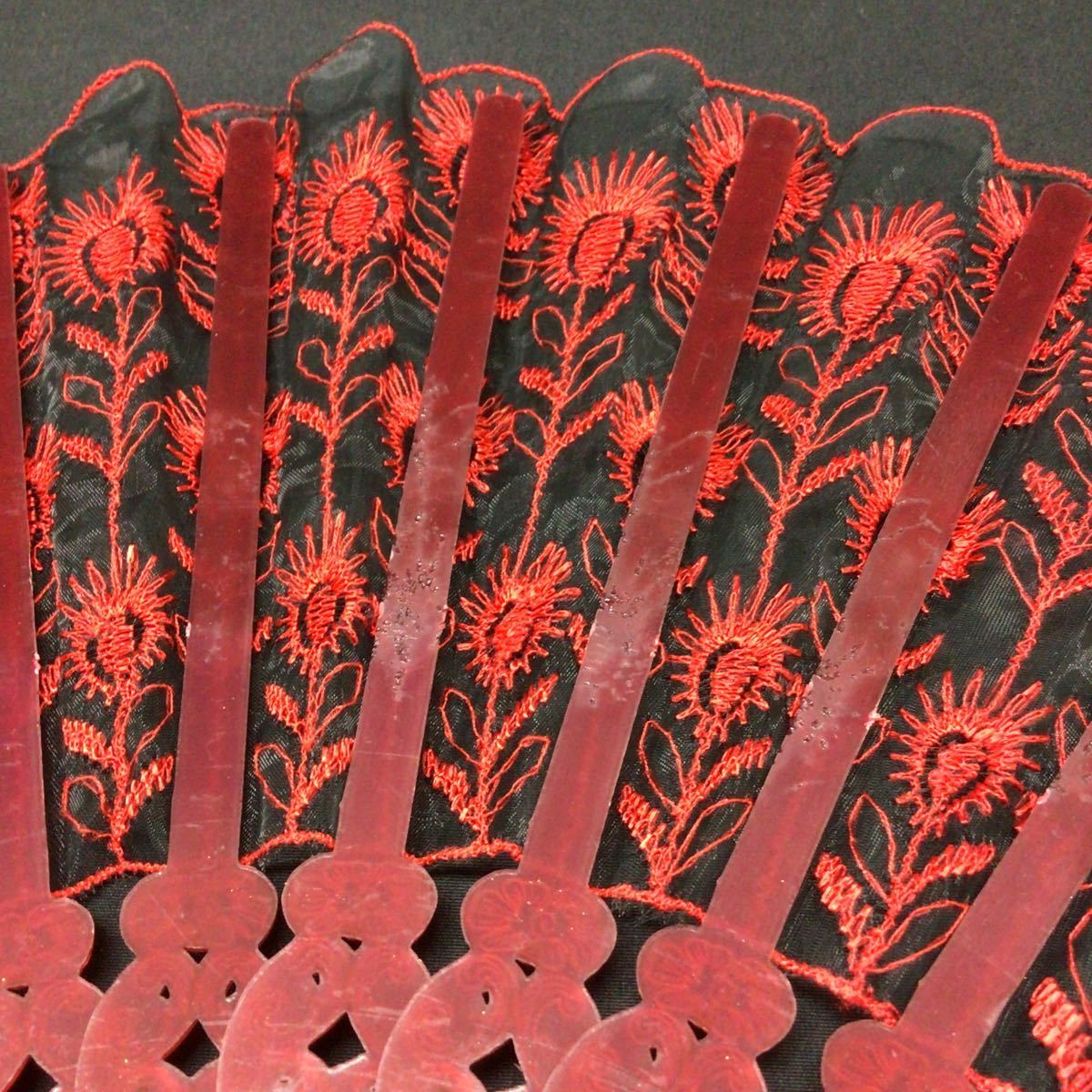 最新作，安い 中国工芸品扇子３本おまとめ　透かし彫り 和装小物 白檀扇子　象牙風　中国美術