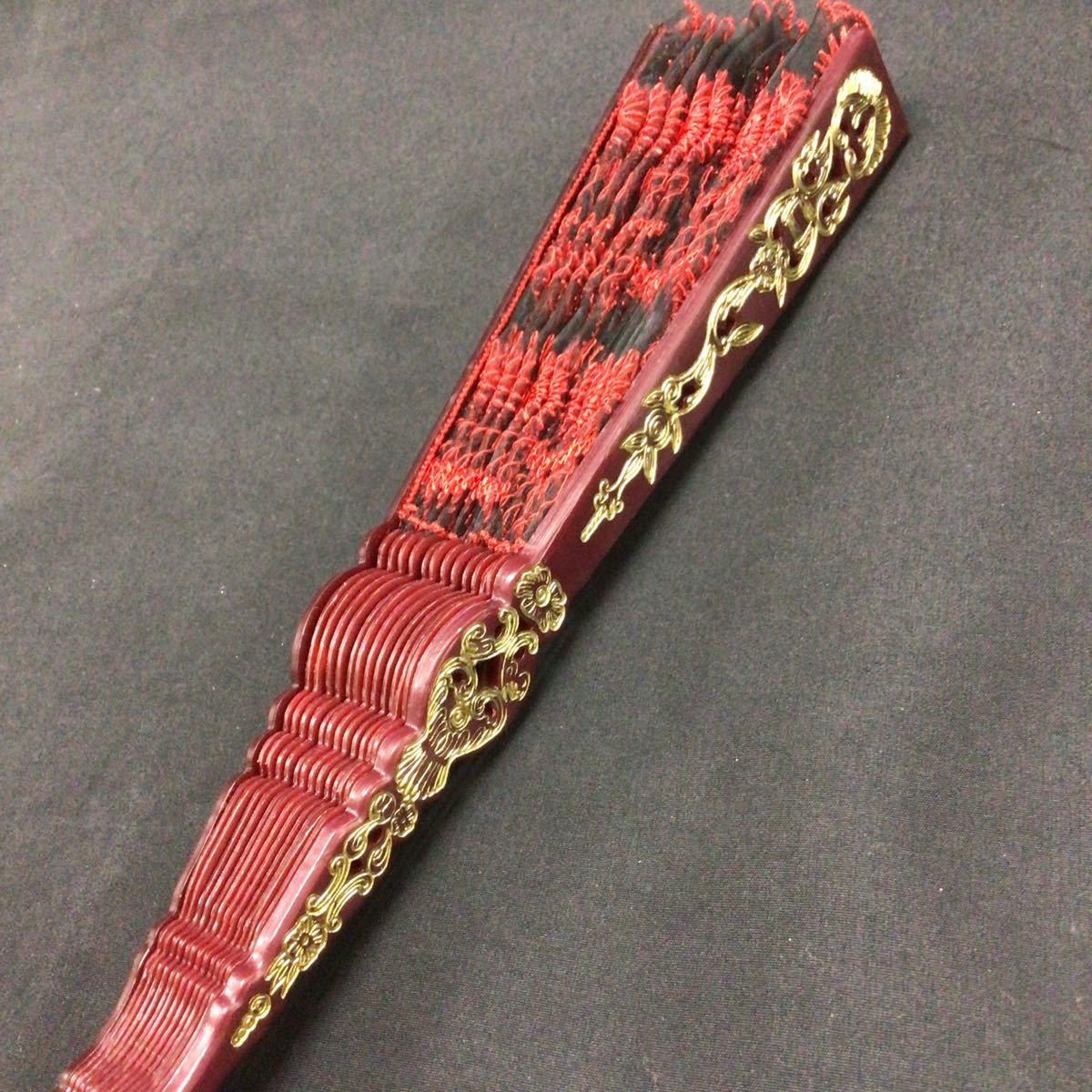 最新作，安い 中国工芸品扇子３本おまとめ　透かし彫り 和装小物 白檀扇子　象牙風　中国美術