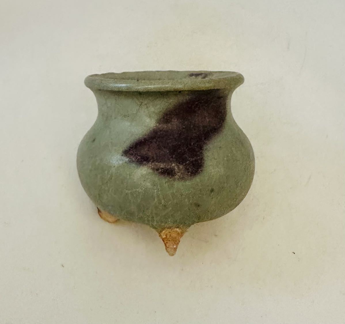 鈞窯紅斑香爐 Sold at Auction: 陶磁器 鈞窯天藍釉鼓釘三足