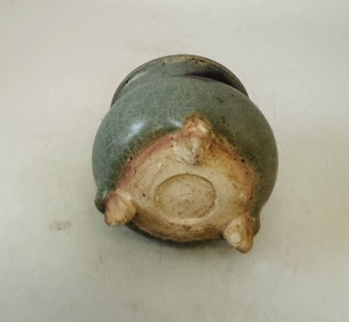鈞窯紅斑香爐 Sold at Auction: 陶磁器 鈞窯天藍釉鼓釘三足