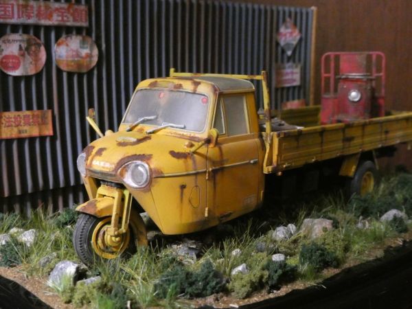 1/20 クラシックカー 廃車体 風景ジオラマ 草ヒロ 錆加工 塗装済完成品 1/20 クラシックカー 廃車体 風景ジオラマ 草ヒロ 錆加工 塗装済完成品