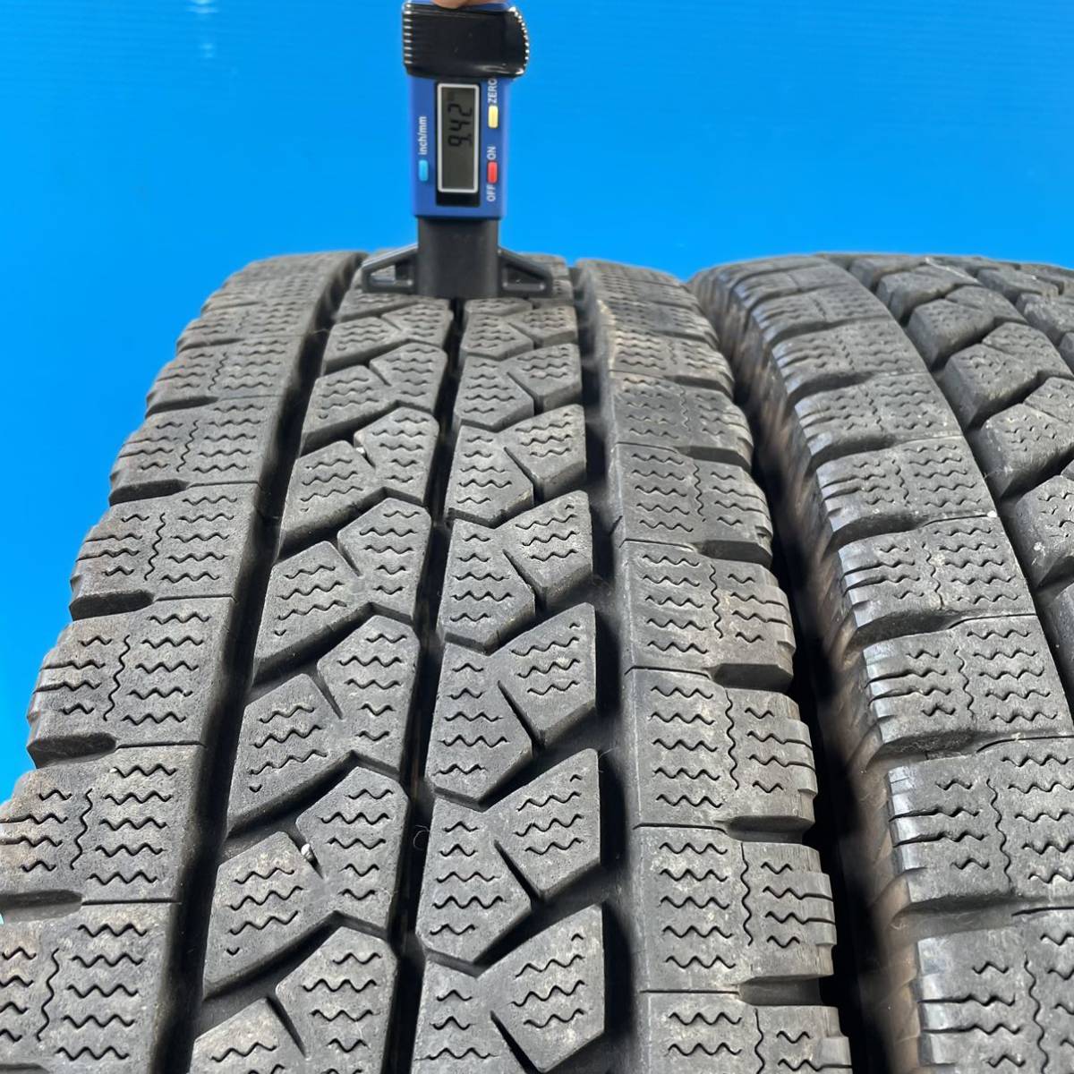 ブリヂストン ブリヂストン ブリザック W979 205/85R16 117/115L ブリヂストン ブリヂストン ブリザック W979 205/85R16 117/115L