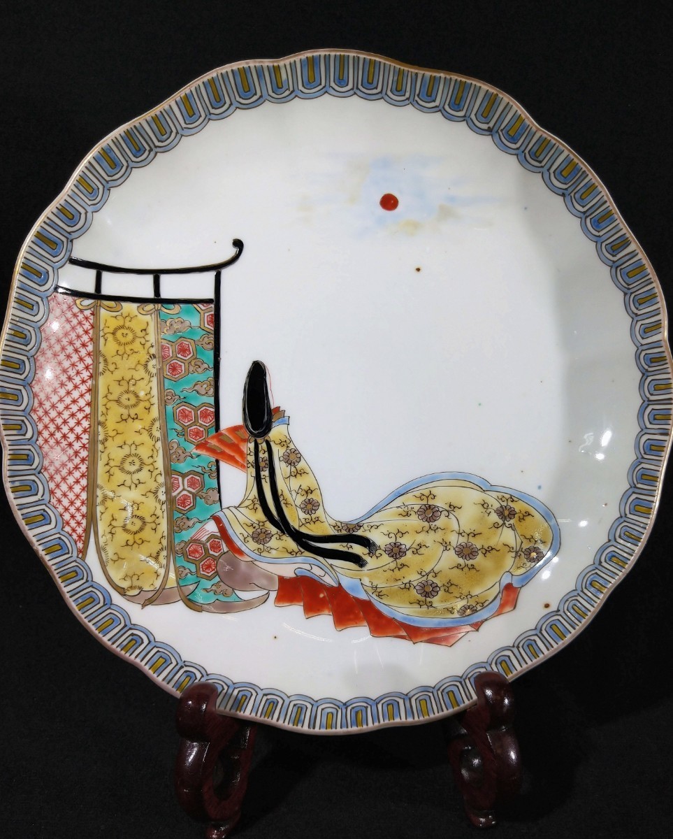 古伊万里 染付 金彩 色絵 月夜に十二単衣の女性図 輪花 22cm 中皿 江戸