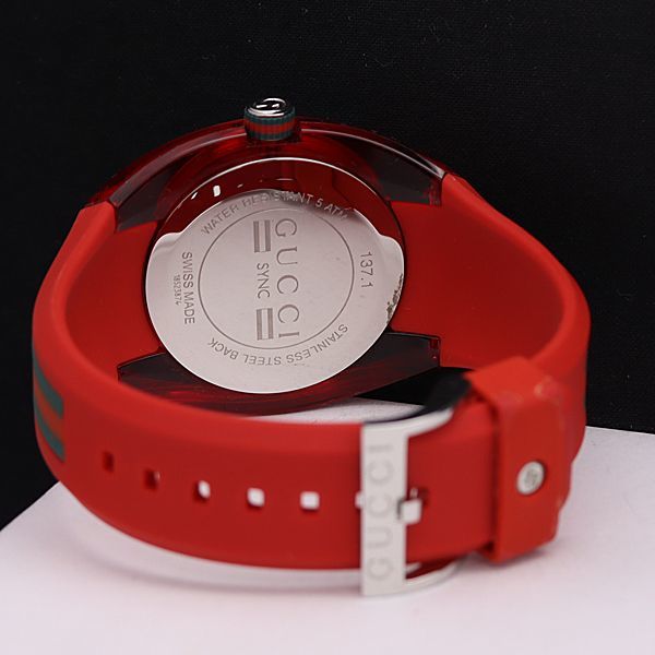 268 稼働 GUCCI 時計 箱付き シンク 137.1 メンズ レッド　赤 1円 稼働 良品 箱付 グッチ QZ 137.1 シンク 赤文字盤 デイト ラウンド