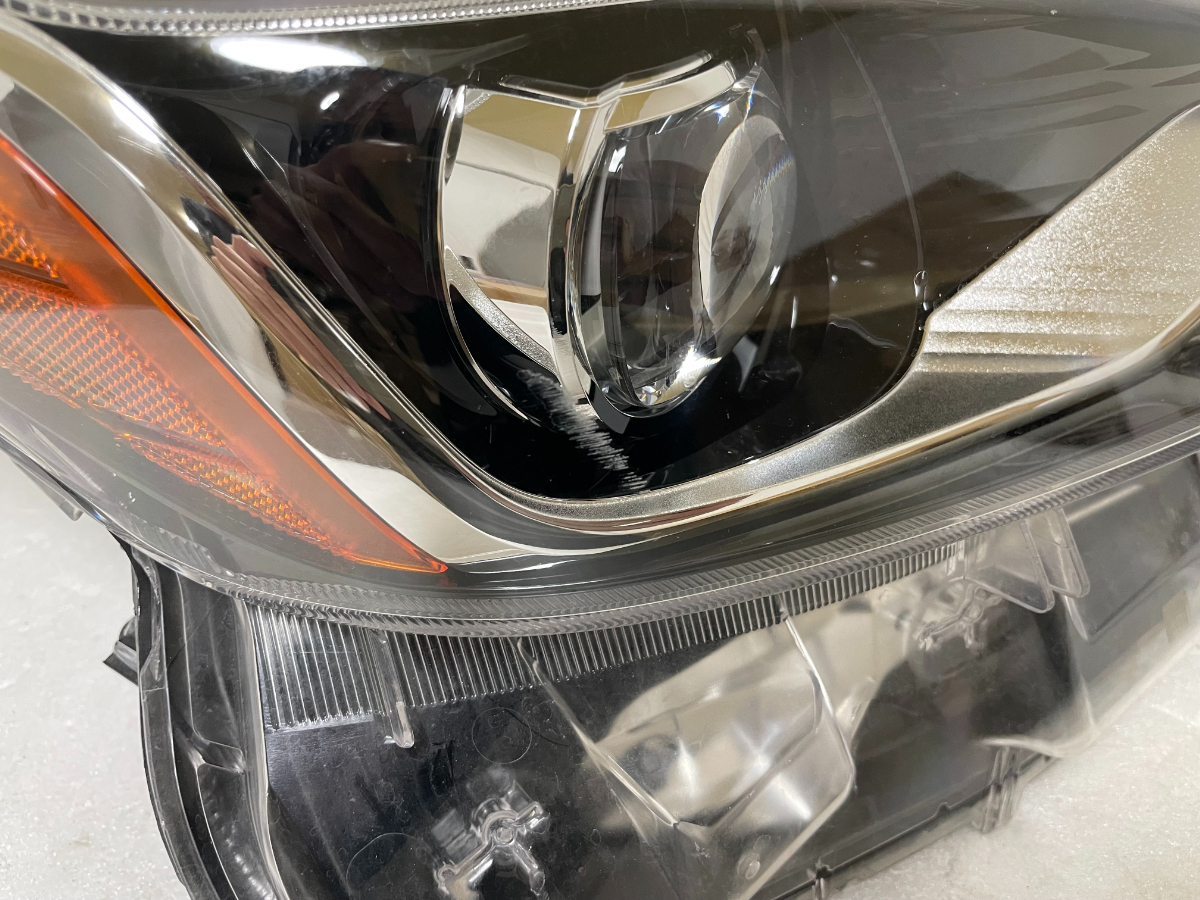 ZVW50⁄ZVW51⁄ZVW55 前期 プリウス LED右ヘッドライト右ライト 右 右側