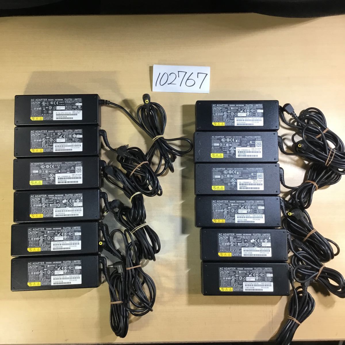 【送料無料】(102767) 12個セット FUJITSU FMV-AC323 / FMV-AC323A / FMV-AC323B 19V5.27A 純正品 ACアダプタ メガネケーブル付 中古品