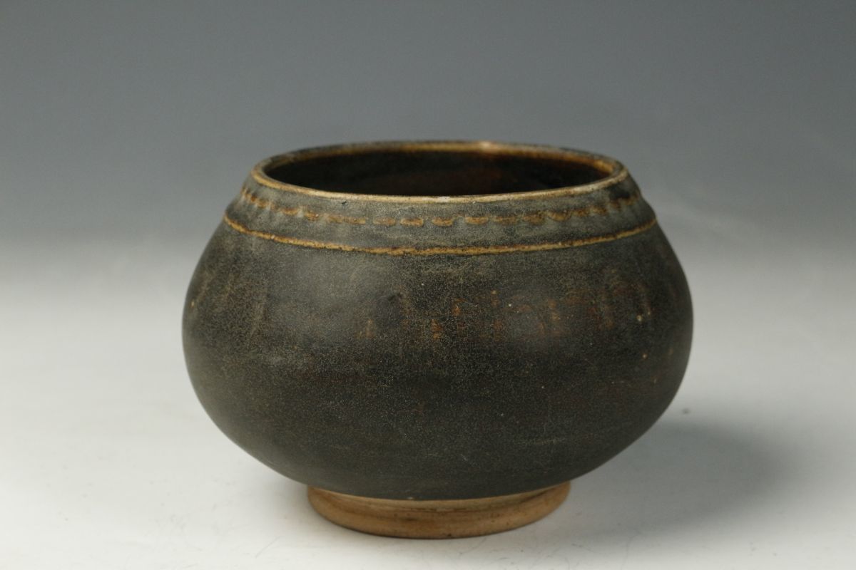 東南アジア古陶　カンボジア　12〜15世紀頃　クメール古陶器　黒褐釉　垂釉　茶碗 クメール - Yahoo!オークション 黒褐釉 カンボジア 陶器 壷 壺