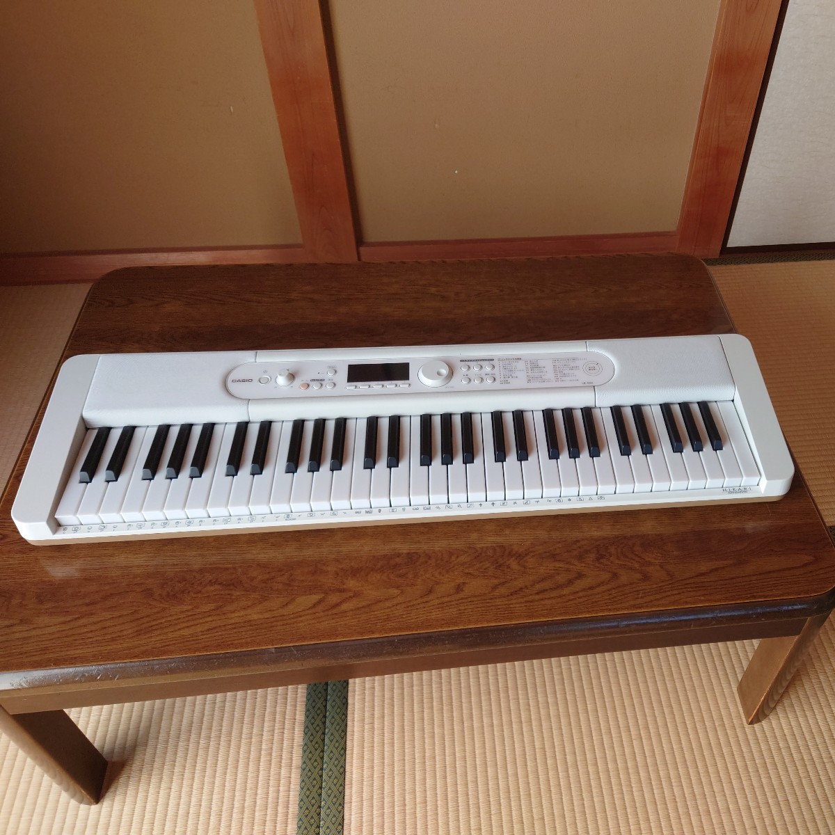 CASIO カシオ Casiotone 電子 楽らくキーボード LK-526 ホワイト ３