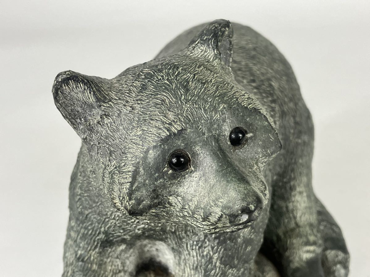 簡単 石 彫刻動物 石彫刻品 アライグマ 置物 石 WE A WOLF MADE IN CANADA