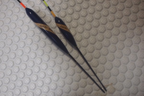 ダム湖　巨べら　2024　新作パープル　へら浮き「軍師志」　かや製１０.０mmボディー径　2.0㎜径ストパイプ　１号と３号の２本　１１