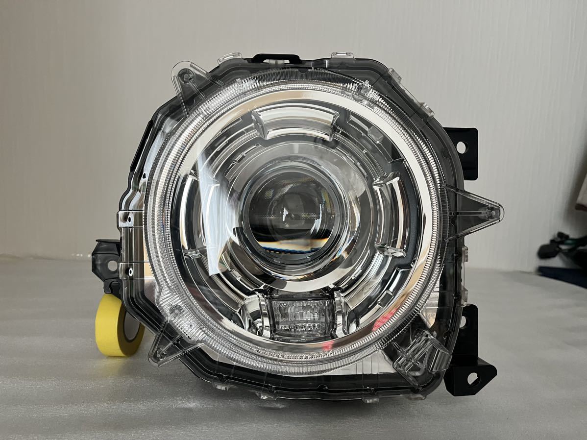 H12// ZC83S/ZS53S/ZC43S/ZC13Sスイフト純正ヘッドライト右 STANLEY