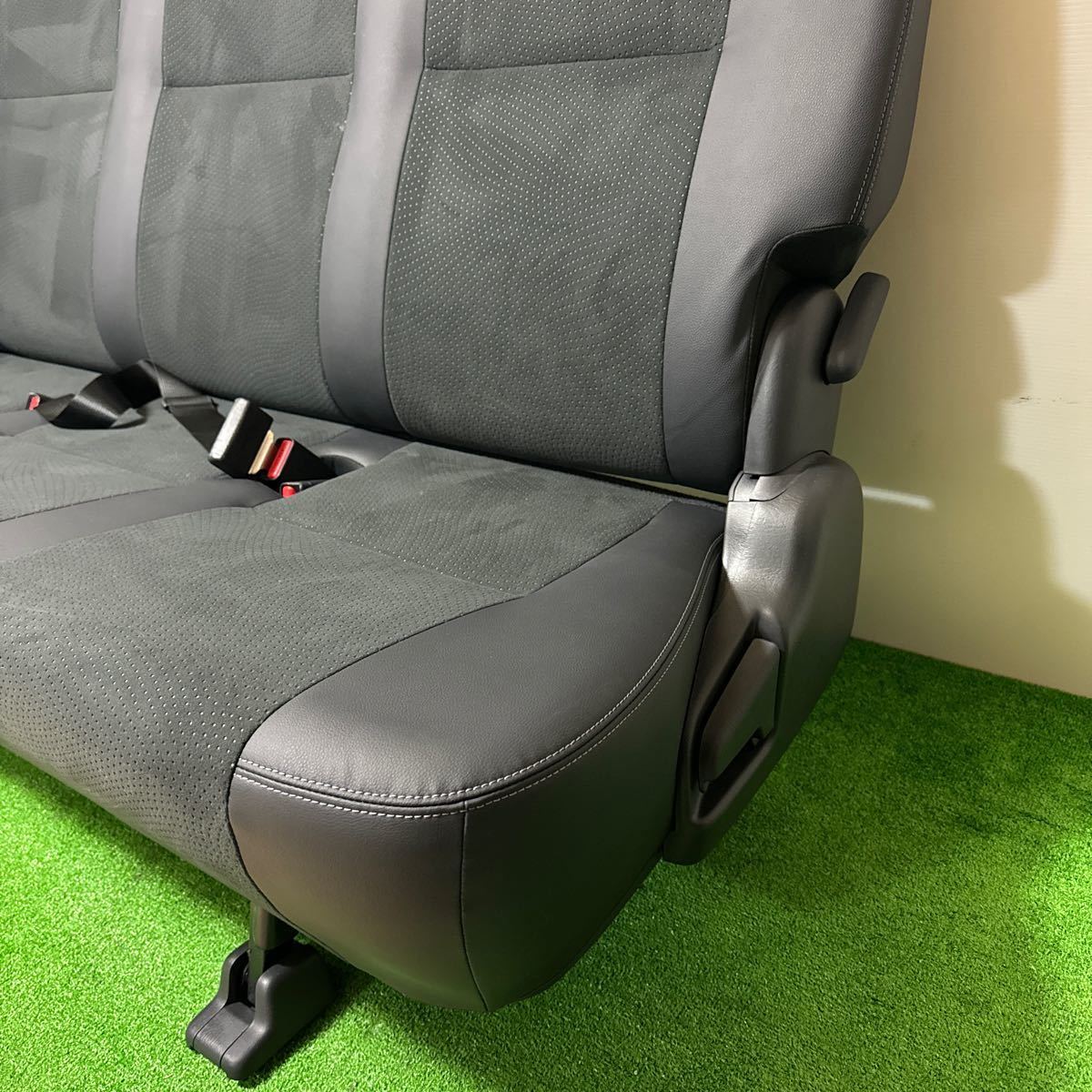 7型新車外しハイエース セカンドシート リアシートダークプライム 
