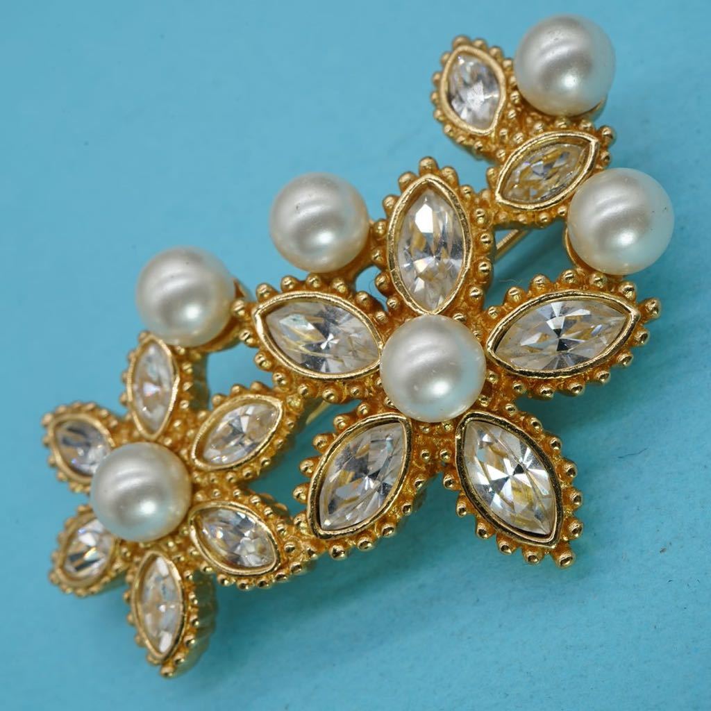 【1041】Christian Dior フェイクパール 花 ブローチ ゴールドカラー クリスチャンディオール ヴィンテージ TIA