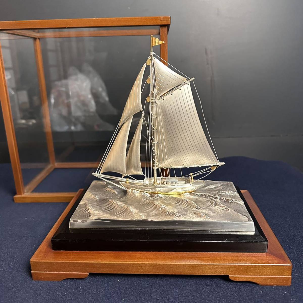 SX684] 銀製 船 帆船 置物 ガラスケース シルバー 970 共箱 ヨット 銀