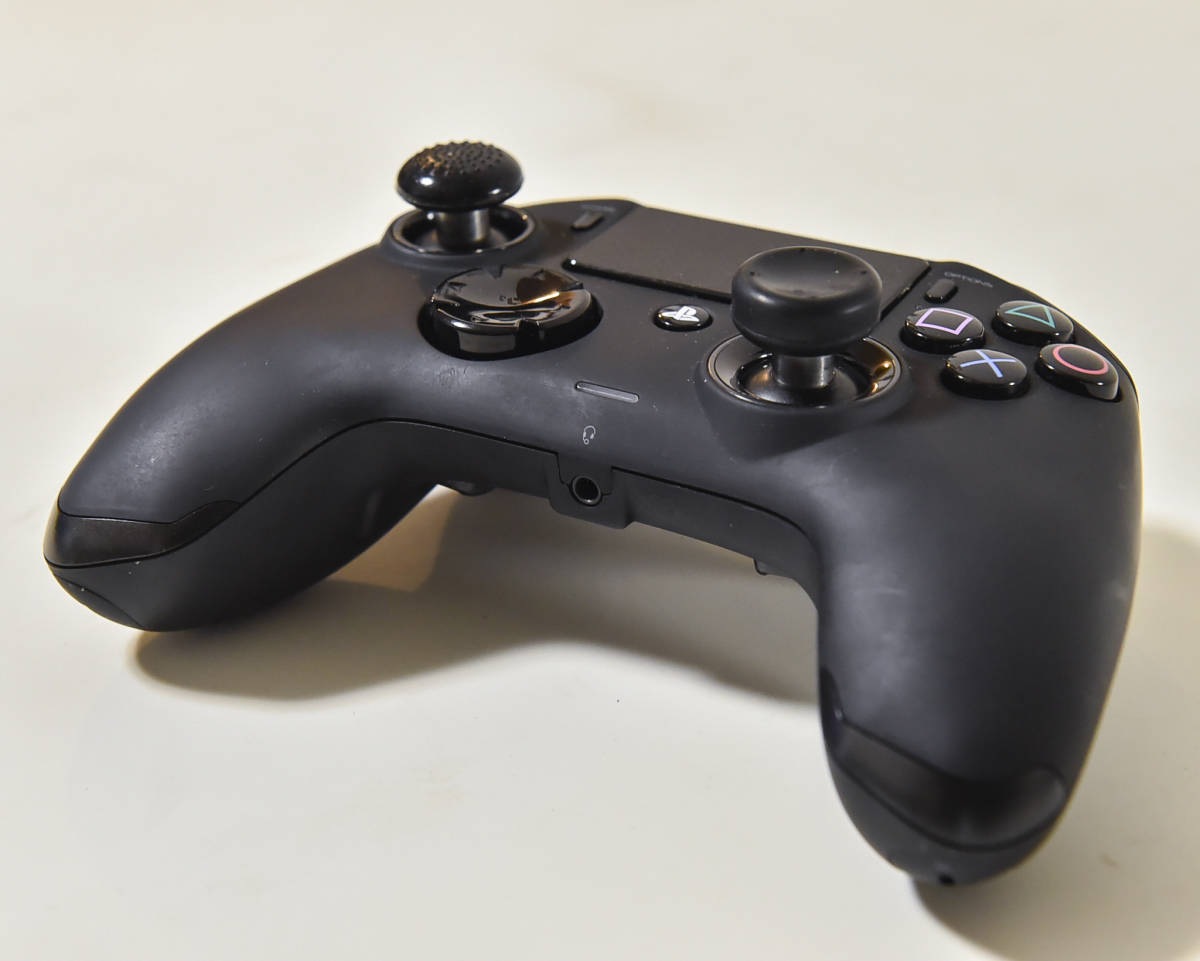 【中古品】nacon PS4 Revolution Pro Controller 2 本体 箱付き ナコン プレステ4 レボリューション プロ コントローラー_4