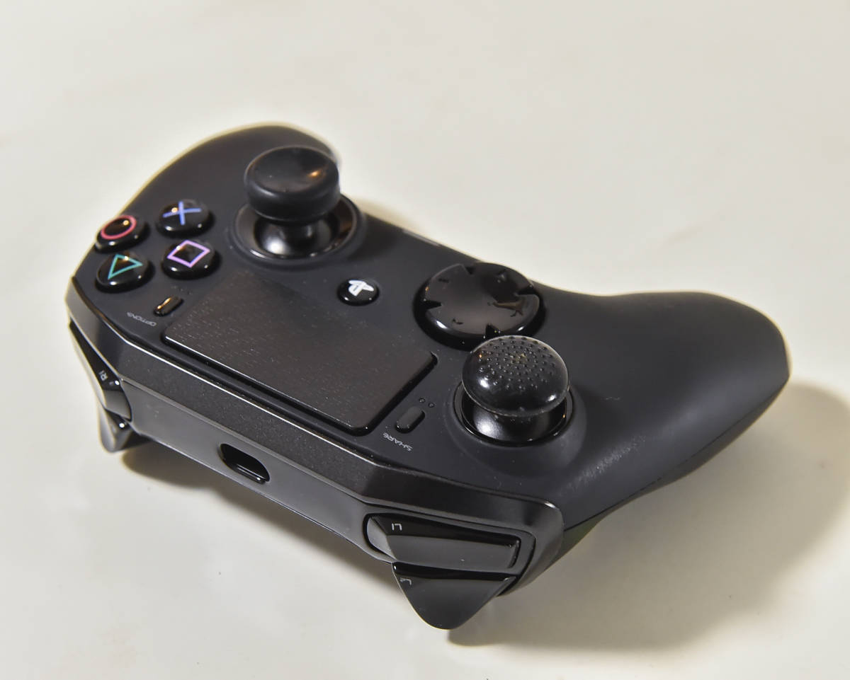 【中古品】nacon PS4 Revolution Pro Controller 2 本体 箱付き ナコン プレステ4 レボリューション プロ コントローラー_5