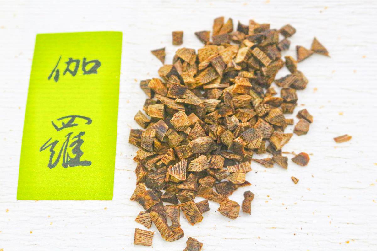 新作，品質保証 上品伽羅 刻み 約 4.49g 聞香用/お香/香道具/香道 香木/沈香/伽羅 角割 刻み 姿物 線香/線香立て/香炉/香合 志野流/寺院御用達(その他)｜売買されたオークション情報、yahooの商品情報をアーカイ その他