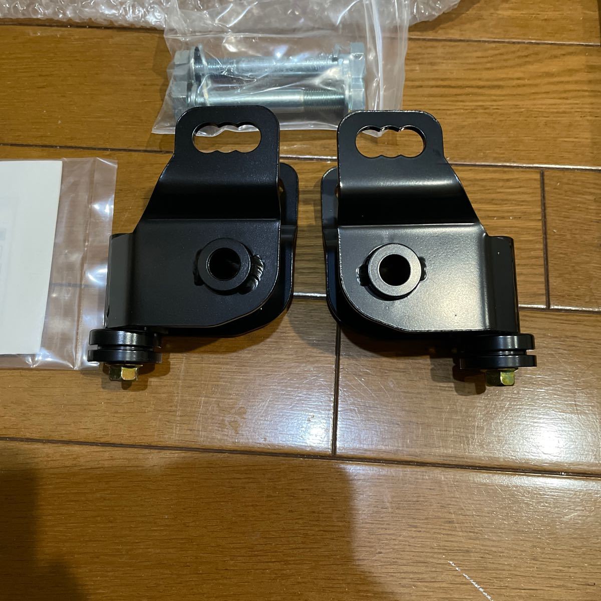 ロアアームオフセットブラケット リア 50プリウス 107-I0LR ZYX10