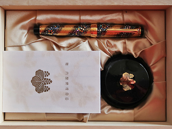 セーラー ☆ Sailor ☆ 贈 内閣総理大臣 螺鈿蒔絵 螺鈿蒔絵 桜流れ