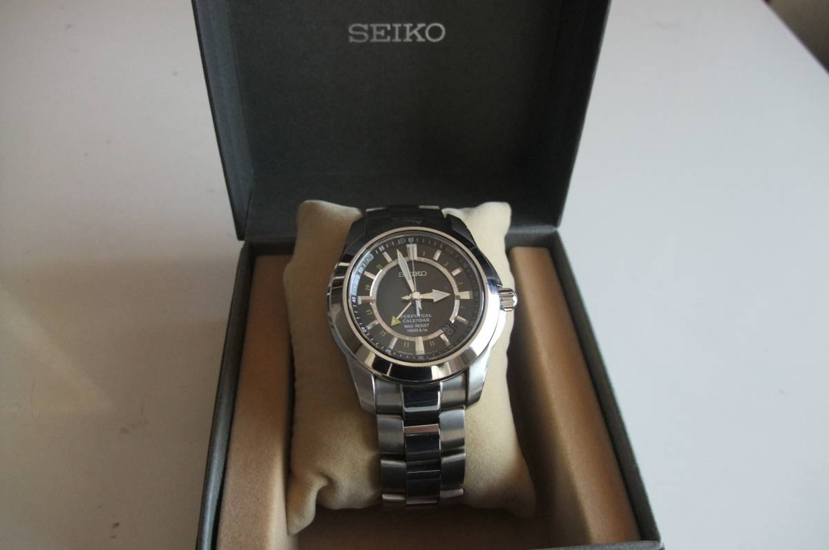 SEIKO 8f56-00F0 チタン GMT 100m防水 パーペチュアルカレンダー 時差 