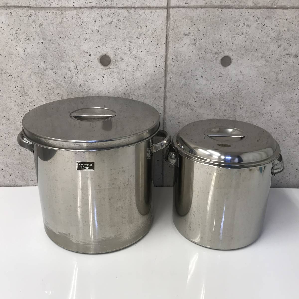  埼玉発 直接引取可 業務用 ステンレス寸胴 2個セット 直径 30cm クローバー 直径24cm 蓋つき 厨房 調理器具 I1116-1(鍋)｜売買されたオークション情報、yahooの商品情報をアーカイブ公開 - オーク 鍋