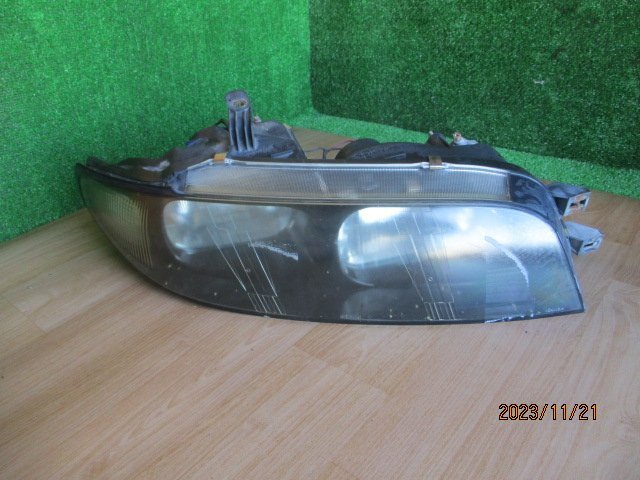 (0202)HR33 スカイライン 2ドアクーペ 右側ヘッドライト ヘッドランプ