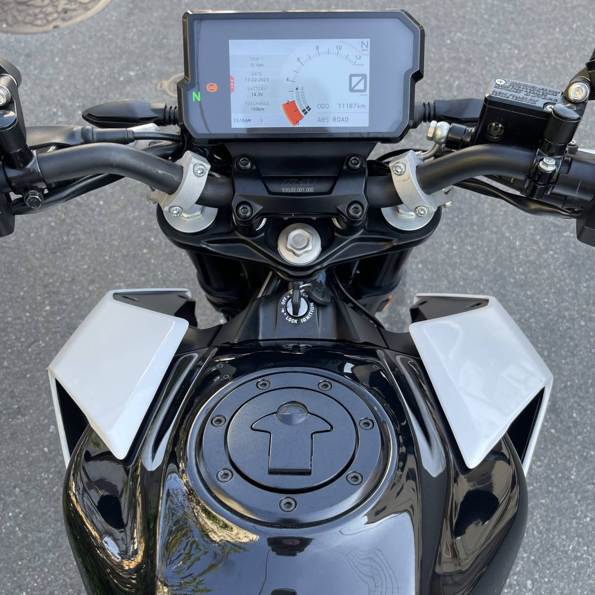 状態良好 KTM 125 デューク DUKE ABS 11167㎞ 原付二種 コードカード付 アクラボマフラー エンジンガード 全国配送 売切 検)CB125R MT-125