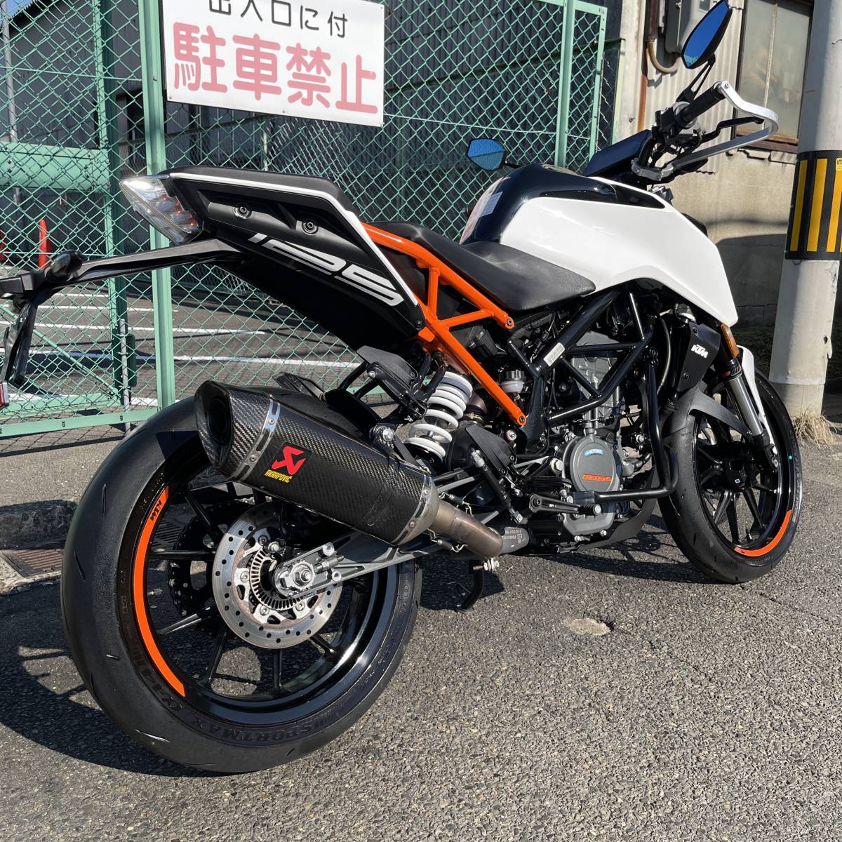 状態良好 KTM 125 デューク DUKE ABS 11167㎞ 原付二種 コードカード付 アクラボマフラー エンジンガード 全国配送 売切 検)CB125R MT-125