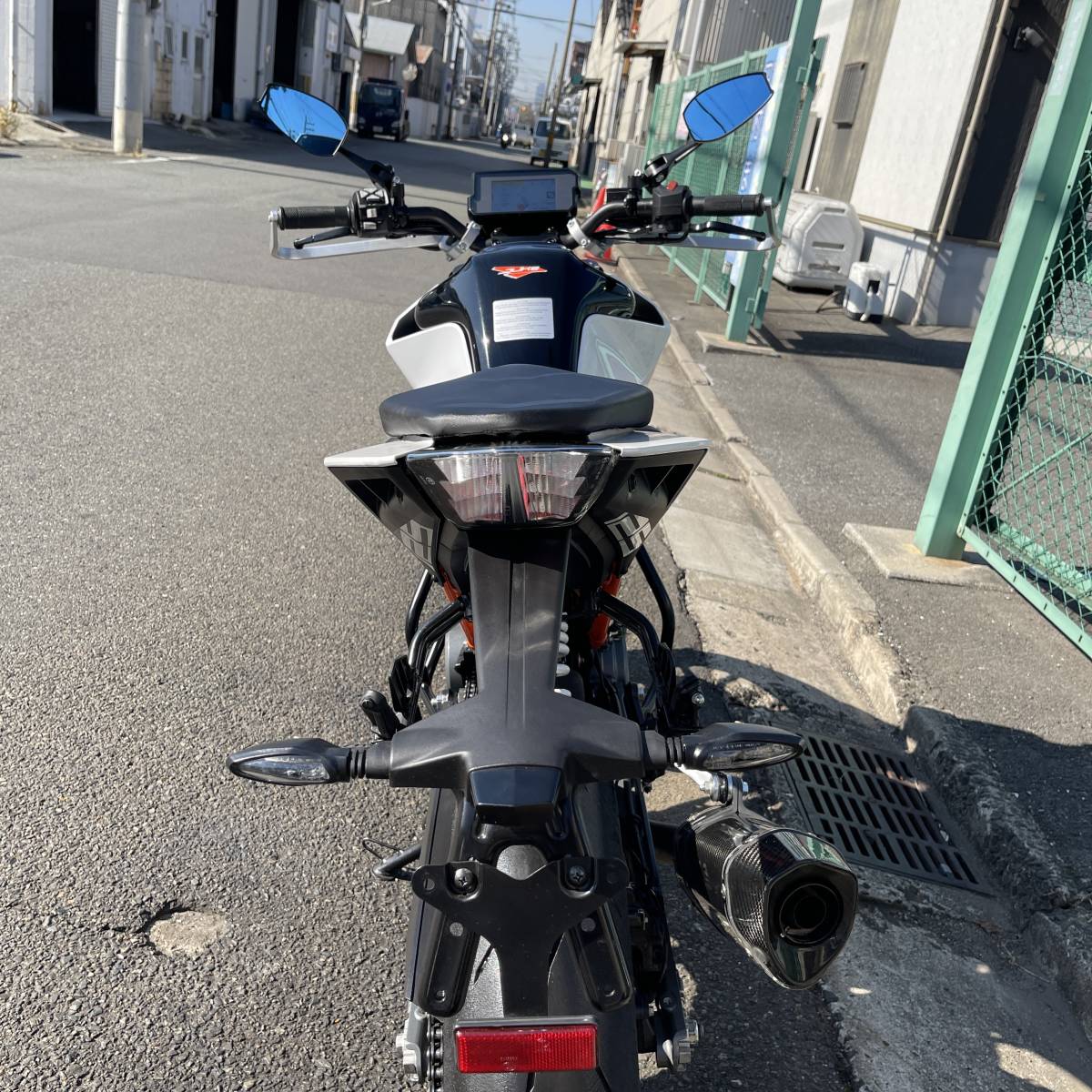 状態良好 KTM 125 デューク DUKE ABS 11167㎞ 原付二種 コードカード付 アクラボマフラー エンジンガード 全国配送 売切 検)CB125R MT-125