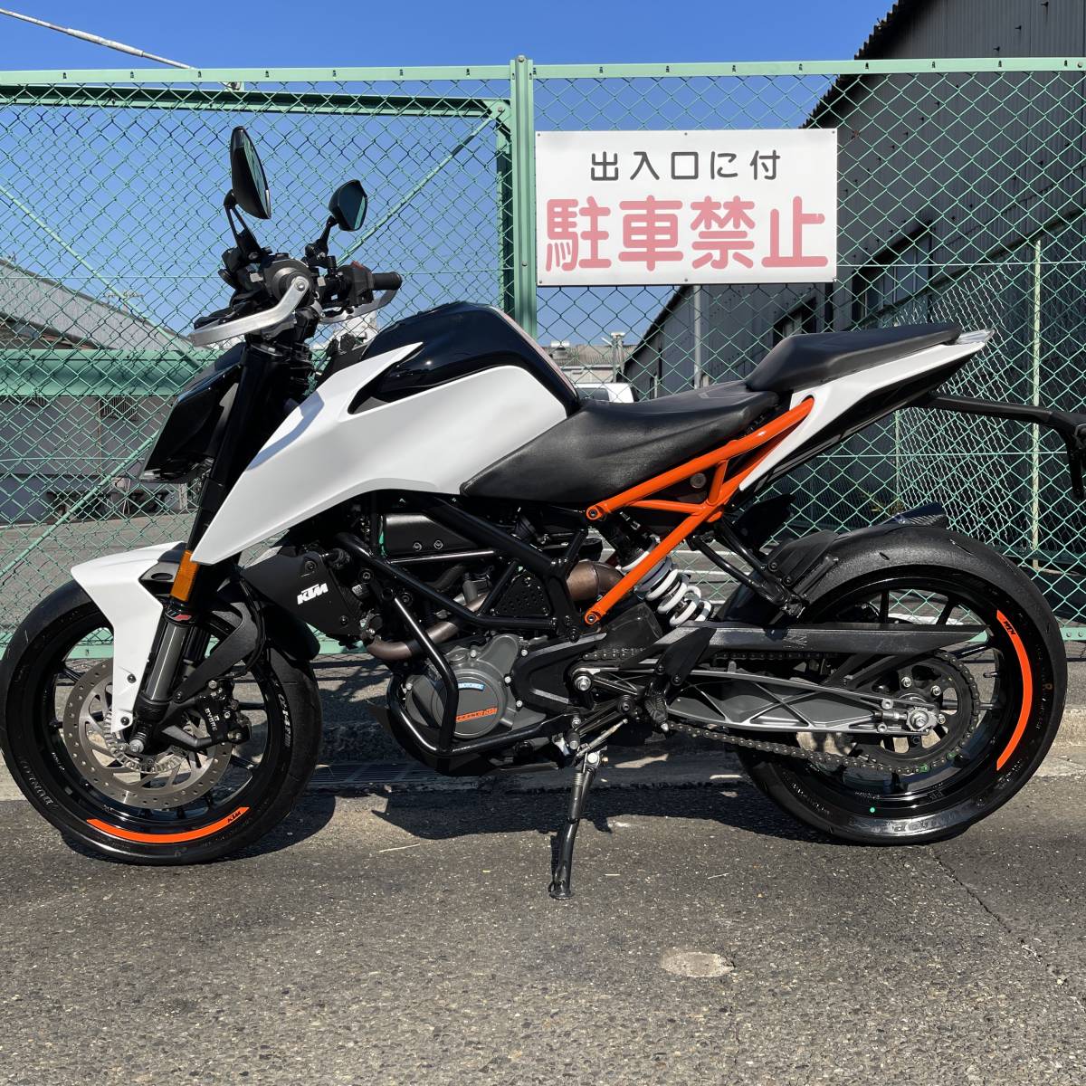 状態良好 KTM 125 デューク DUKE ABS 11167㎞ 原付二種 コードカード付 アクラボマフラー エンジンガード 全国配送 売切 検)CB125R MT-125