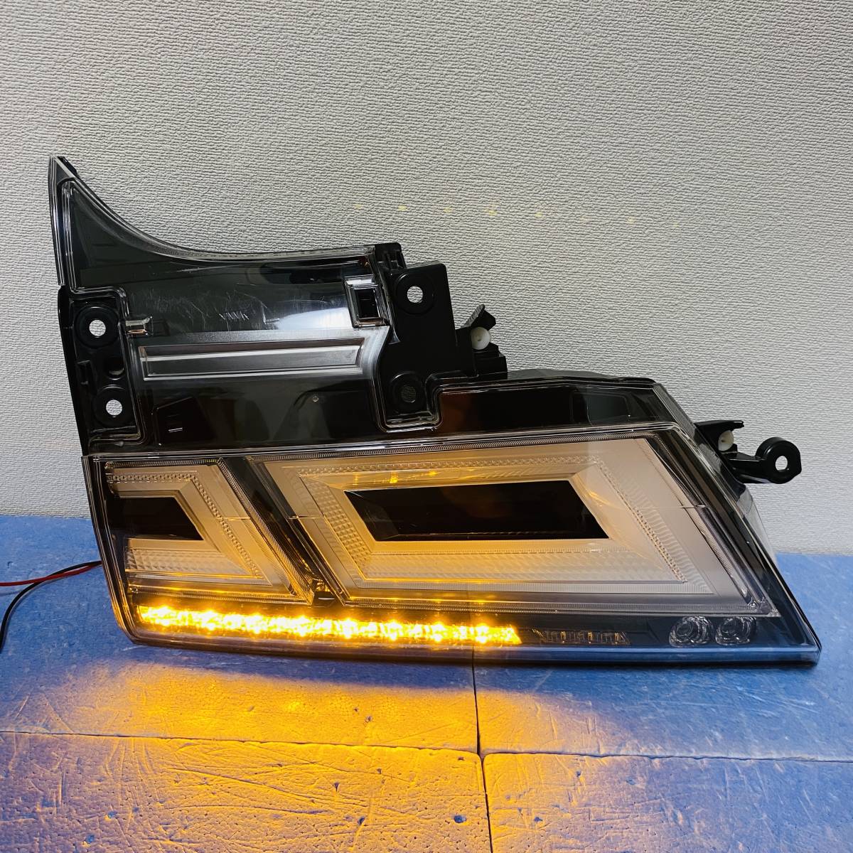 ヴェルファイア 30系 後期 左リヤランプ LED シーケンシャルターン