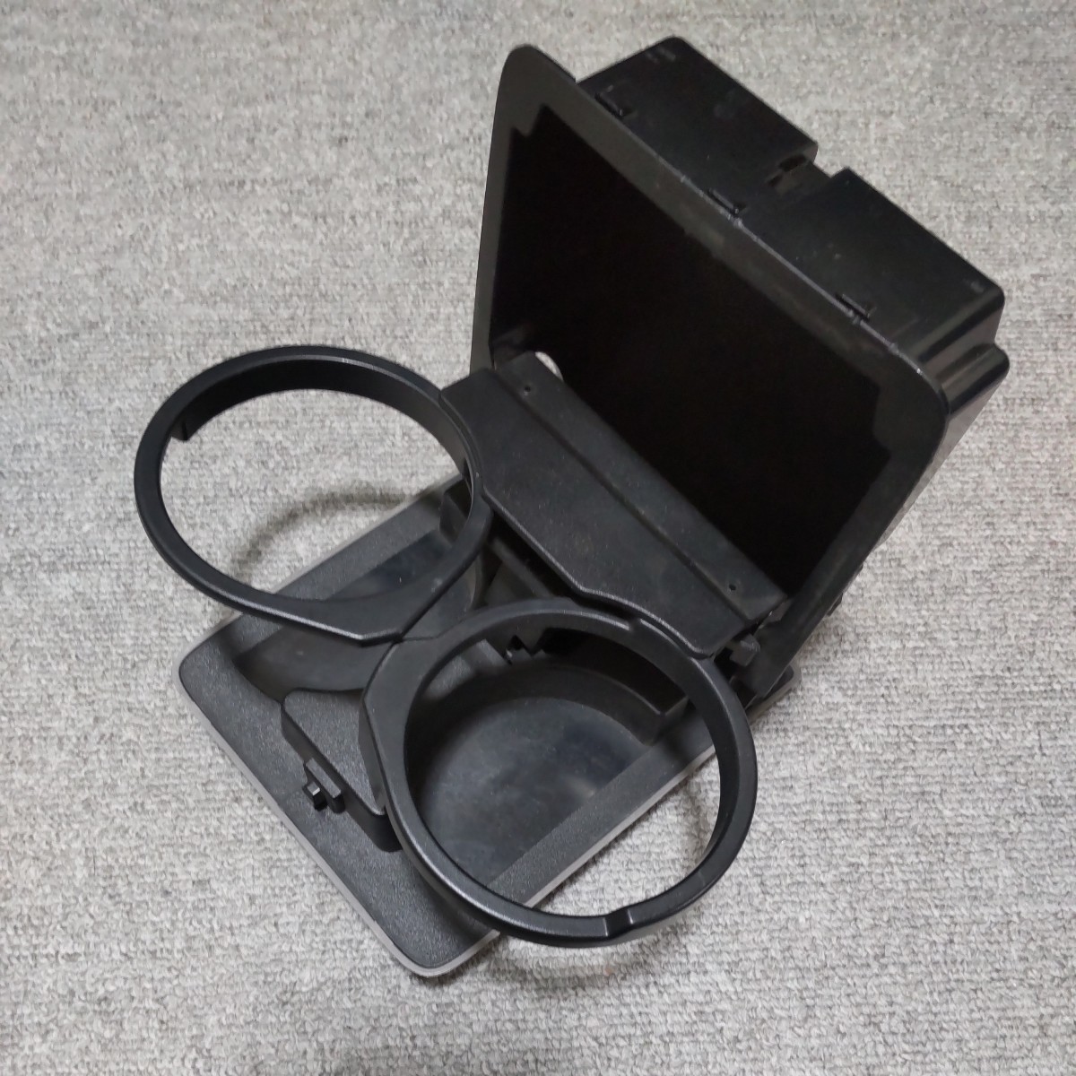 インプレッサ GDB GDA リヤ ドリンクホルダー 未使用 ブラック インプレッサ GDB GDA リヤ ドリンクホルダー 未使用 ブラック