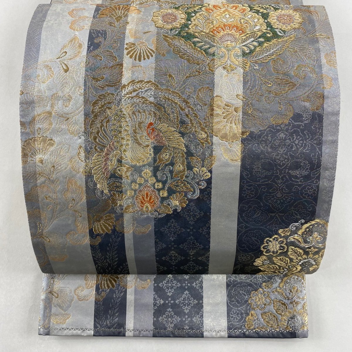 袋帯 美品 秀品 華文 向かい鳥 金銀糸 刺繍 灰色 六通 正絹 【中古】