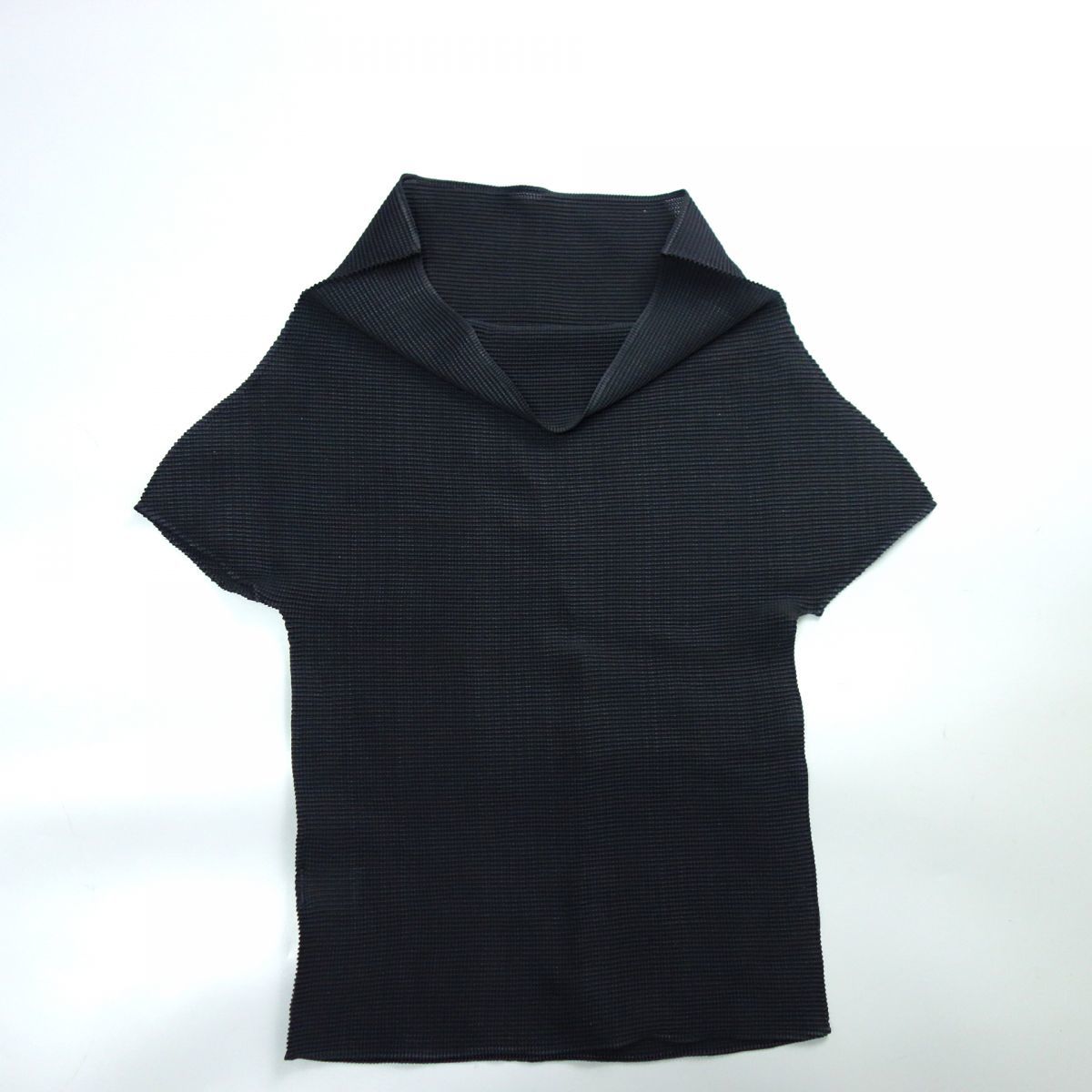 美品 me ISSEY MIYAKE ミー イッセイミヤケ プリーツ ハイネック T 